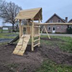 Speeltoren met RVS glijbaan, klimwand, hangringen, plateau 125 cm met schommel dubbel