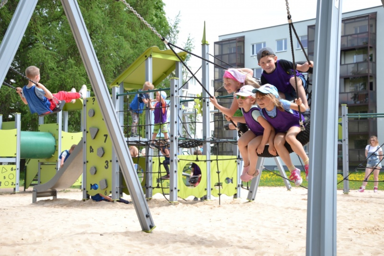 Touwschommelset VOGELNEST Ø1,45 m, bevestigingen, veiligheidskettingen