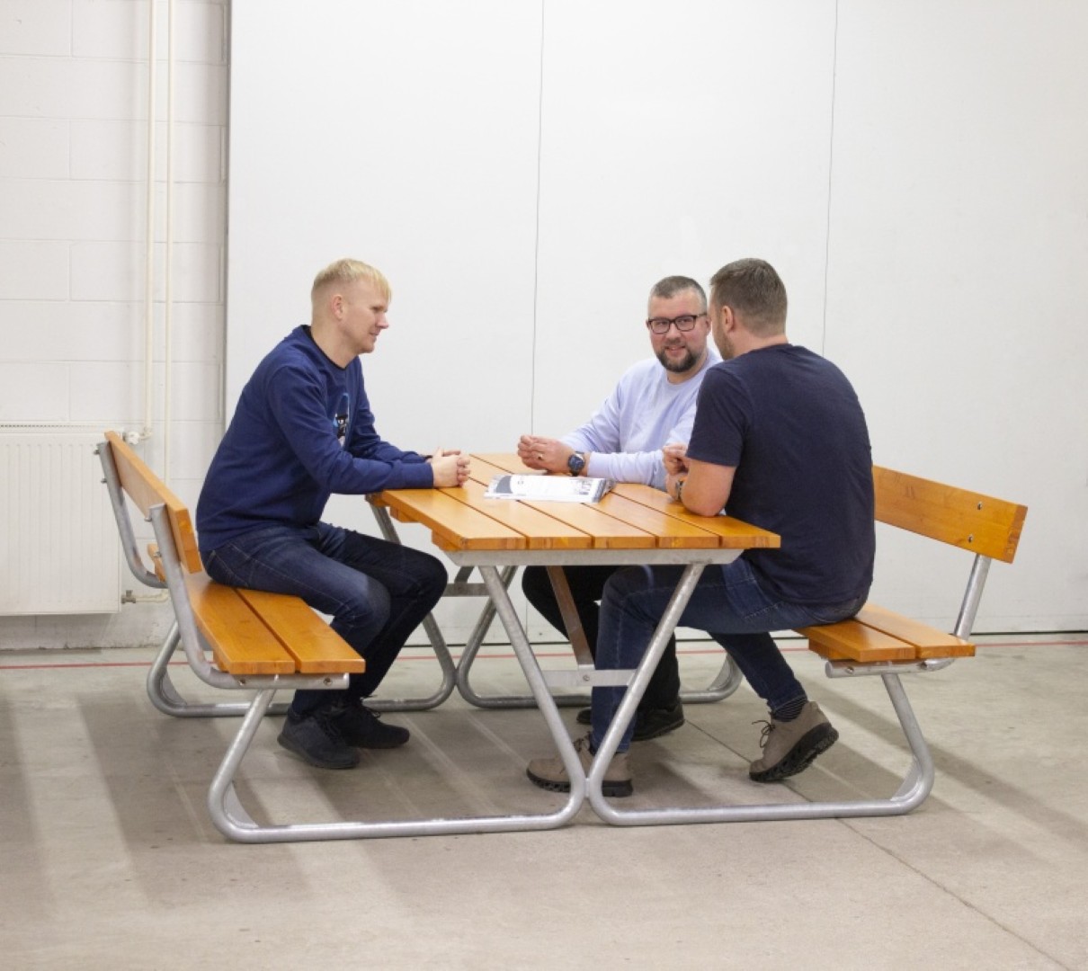 Grote picknicktafel met rugleuning
