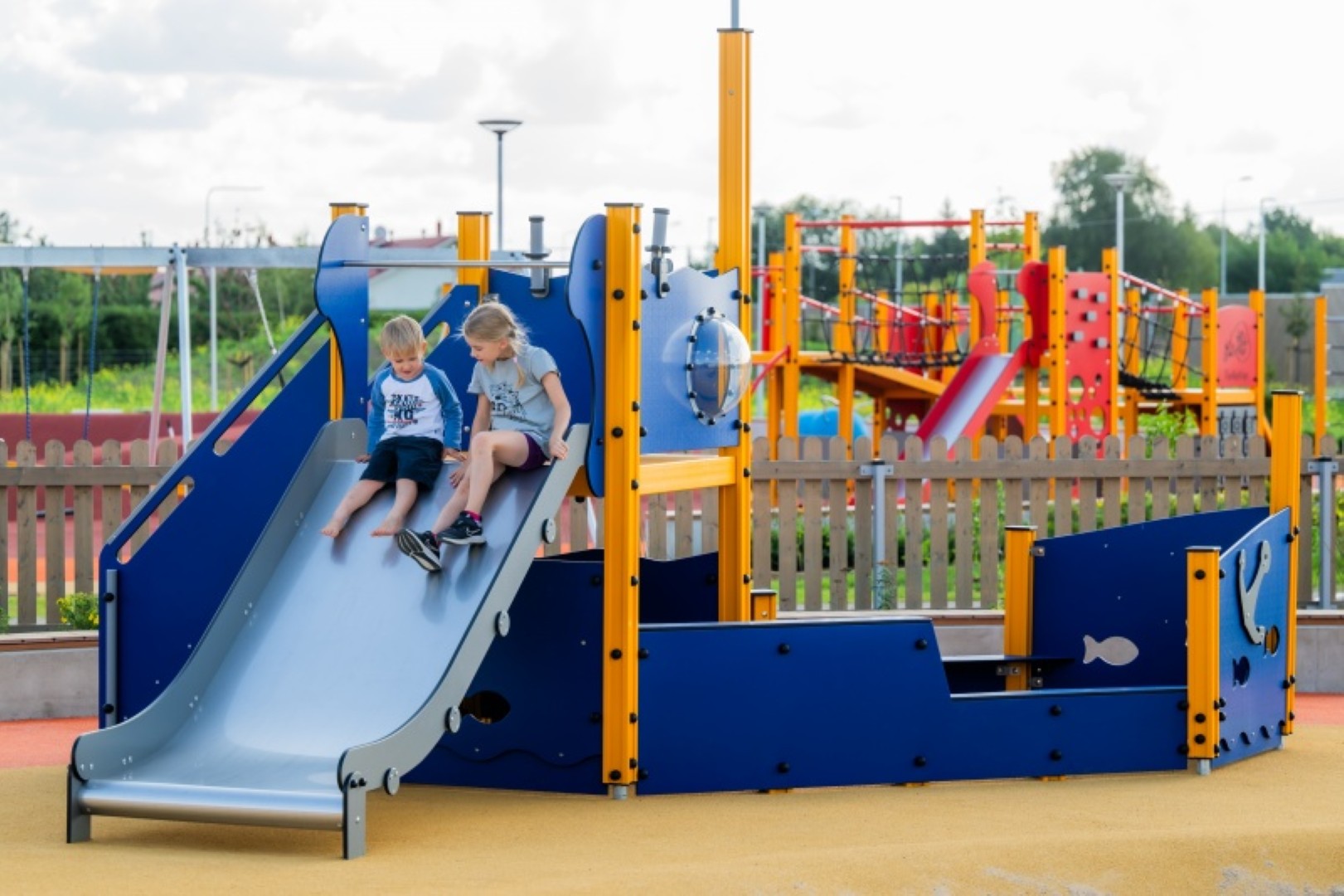 Speelschip LUCY (brede glijbaan)