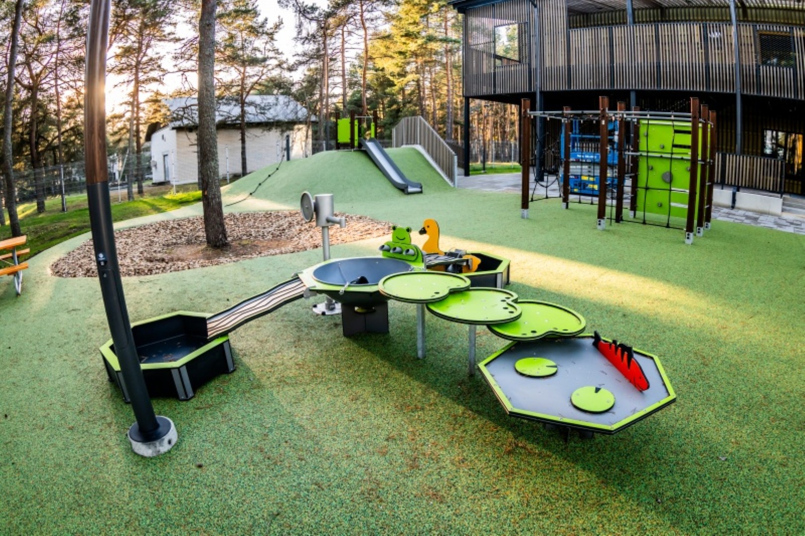 Zandbak met spellen POND