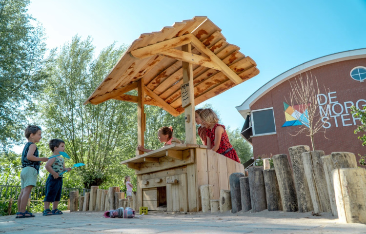 Speelkeuken met marktluifel