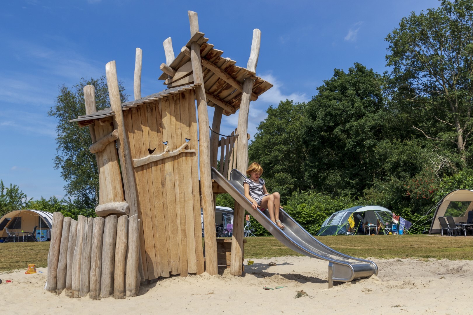 Bosbengel met glijbaan