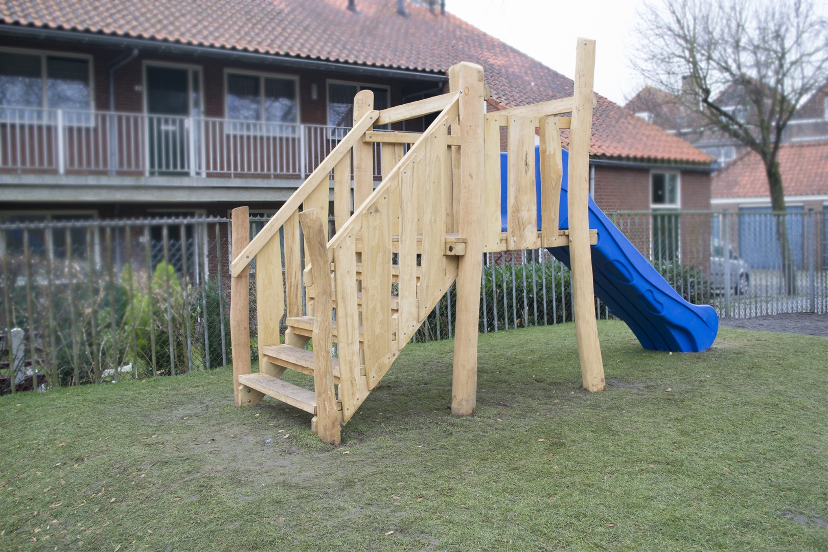 Peuterspeeltoren met HDPE glijbaan, hoogte 125 cm